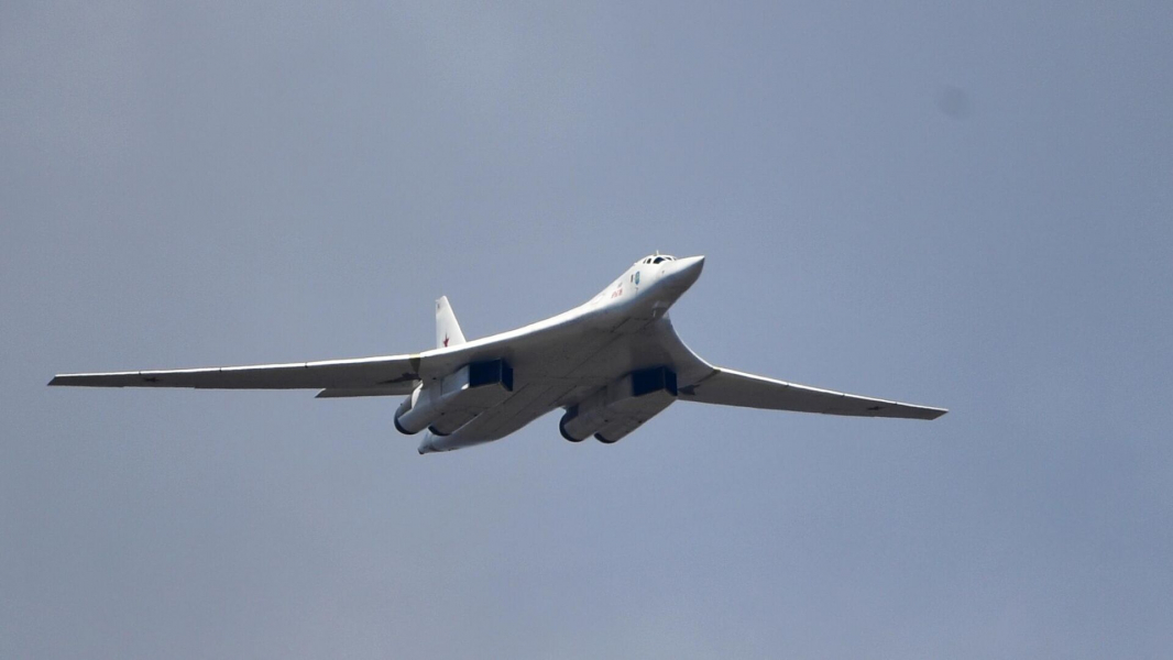 Два ракетоносца Ту-160 пролетели над Восточно-Сибирским морем на учениях «Океан»