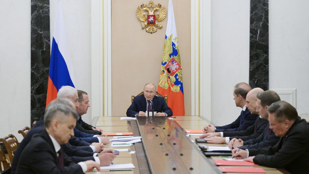 Песков: решение о публикации корректировок в ядерную доктрину примут позже Песков: решение о публикации корректировок в ядерную доктрину примут позже