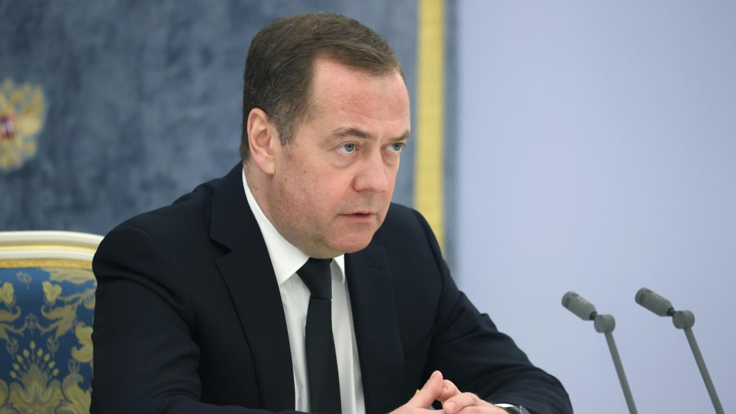 Медведев: понятно, о каких странах речь в уточнениях по ядерному сдерживанию Медведев: понятно, о каких странах речь в уточнениях по ядерному сдерживанию