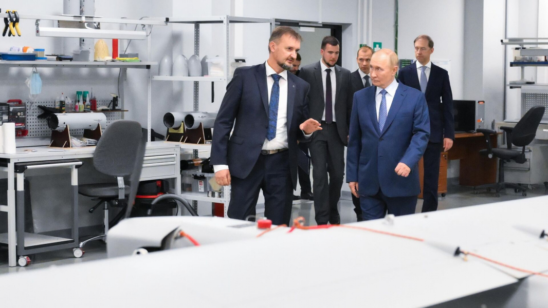 Путин поблагодарил предприятия по производству БПЛА за качественную технику Путин поблагодарил предприятия по производству БПЛА за качественную технику