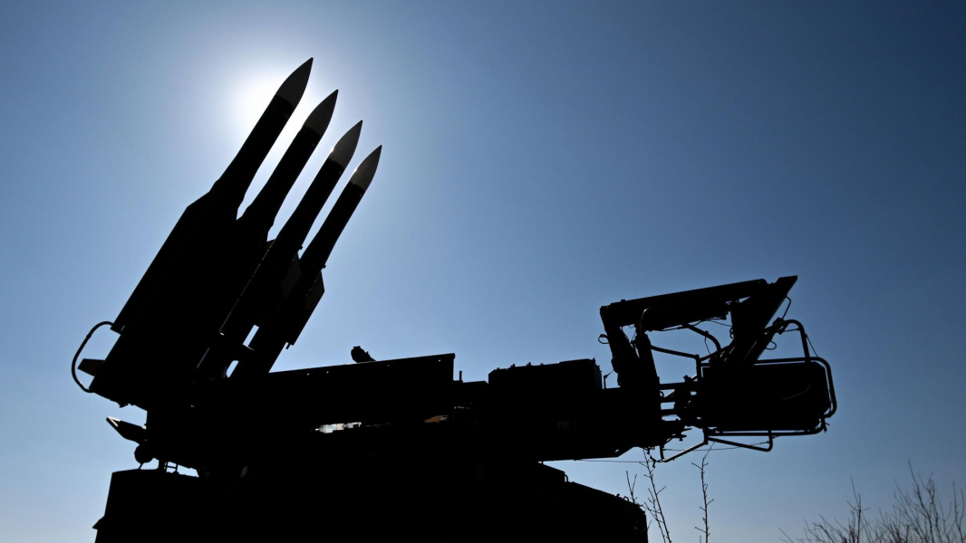 Расчет ЗРК "Бук-М2" из засады сбил украинские военный вертолет и боевой самолет Расчет ЗРК "Бук-М2" из засады сбил украинские военный вертолет и боевой самолет